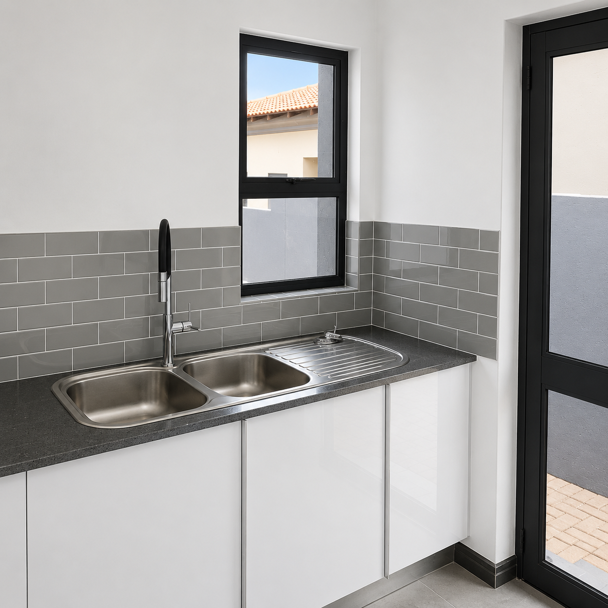 Modern Minimalist Full Home — Ruimsig — photo 4