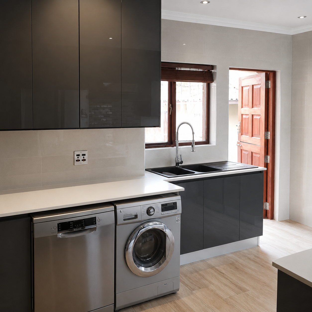 Modern Sophisticated Kitchen — Weltevreden Park — photo 3